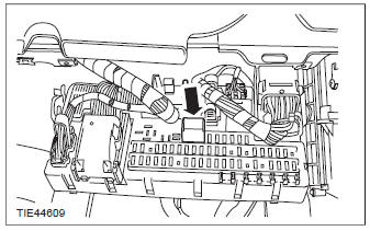 Measure the compression pressure (Engine - 2.5L Duratec-ST (VI5)